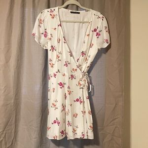 White floral wrap dress from Abercrombie. Medium